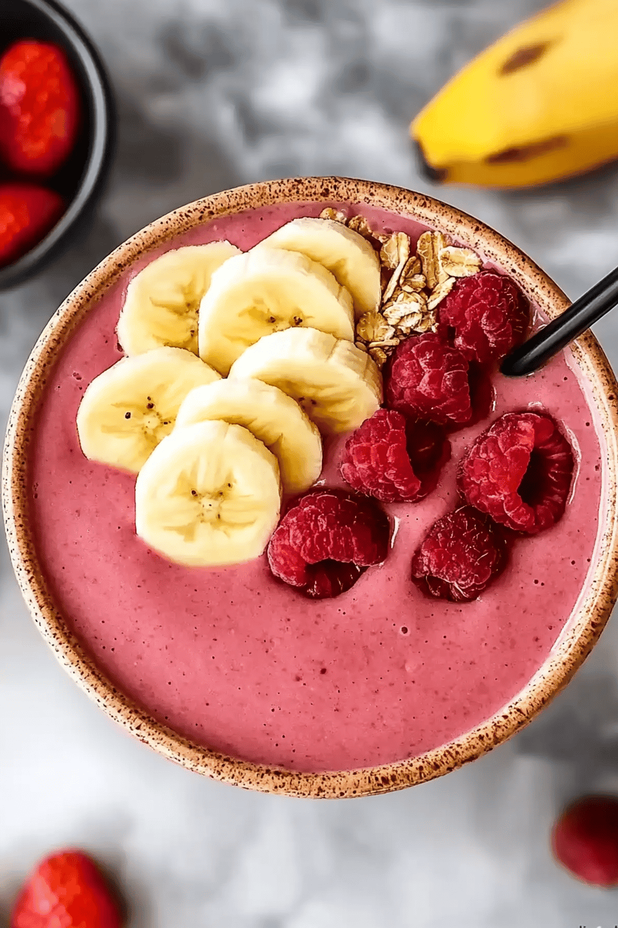 Aardbei-banaan Smoothie Kom Final Dish Presentation